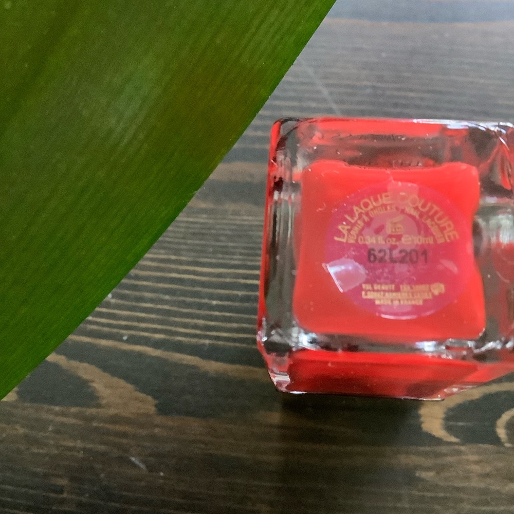 EUC YSL LA LAQUE COUTURE nail lacquer #1 Rouge- Pop Art - Picture 2 of 3